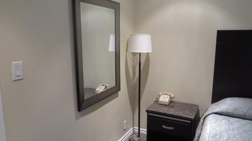 Trylon Hotel - Hollywood Los Angeles Room photo